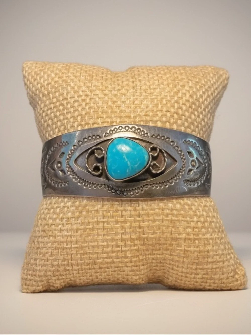 Vintage Navajo sterling 925 cuff bracelet featuring a central turquoise stone